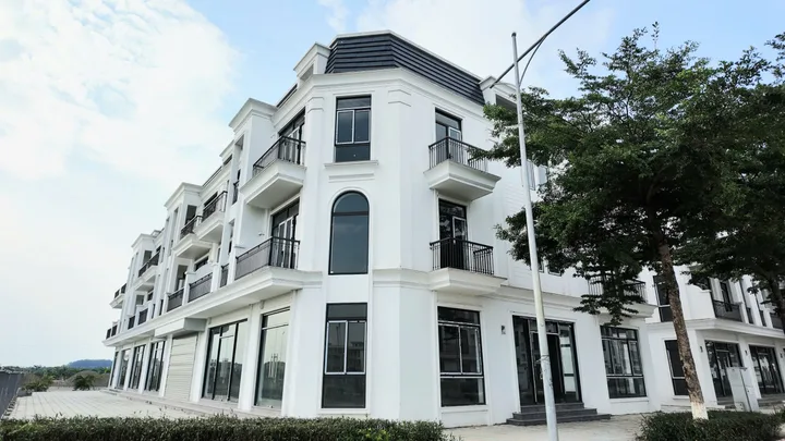 Căn góc liền kề 2 mặt tiền đường, 3 mặt thoáng Hud Mê Linh Central 159m²,