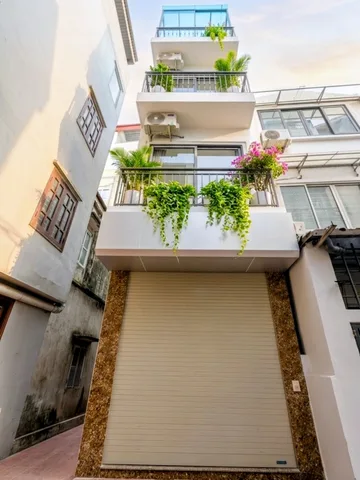 Nhà đẹp vài bước ra hồ 💥 Thoáng mát rực rỡ – Lô góc thang máy 41m2 x 6 tầng nội thất cao cấp – Xách vali về ở ngay