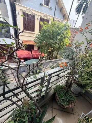 Bán nhà 82m² full thổ cư ngang 8.2m giá 16.9 tỷ tại Đường Thạch Bàn Phường Long Biên