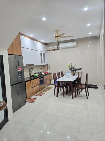 Bán nhà Định Công Thượng – Giá 15.5 tỷ – DT 50m² x 4 tầng – gần phố, 2 thoáng, full nội thất