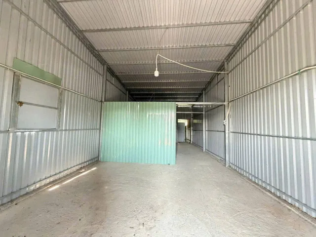 Bán đất lúa đường đá xanh oto ,tặng nhà mái tôn lưới rào bao quanh dt 1000m2 xã Nhựt Chánh giá 1 tỷ