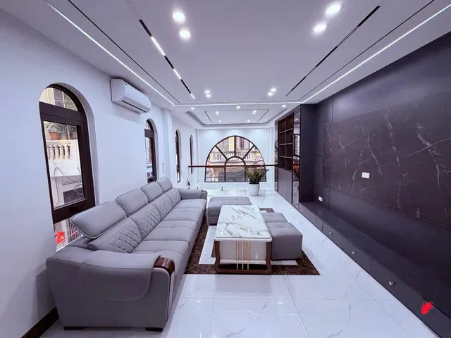 Bán Nhà Sài Đồng, Long Biên, Lô góc, 7 Tầng thang máy, Ô tô đỗ cửa, Full nội thất đẹp..