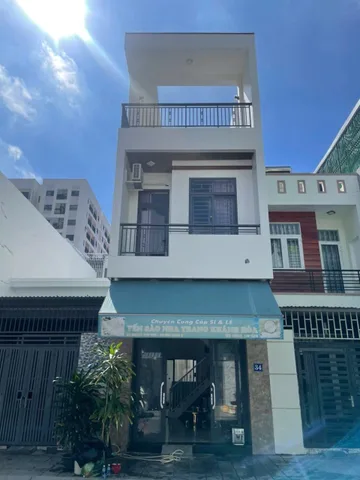 NHÀ PHƯỜNG NAM NHA TRANG - ĐƯỜNG RỘNG 12-14 mét
- Khu TĐC VCN Phước Long Nha Trang
- Pháp lý chuẩn chỉnh sổ hồng
-Diện tích 60m2 ngang 4m 
- Hướng Tây Bắc 
- Kết cấu 3PN, 3 wc,