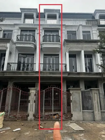 Bán nhà 98.5m² full thổ cư ngang 5m giá 9.6 tỷ tại Phường Sơn Tây