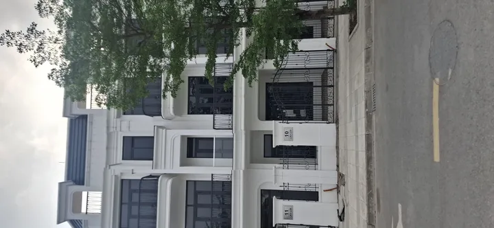 Bán nhà 95m² full thổ cư ngang 5m giá 9.9 tỷ tại Phường Sơn Tây