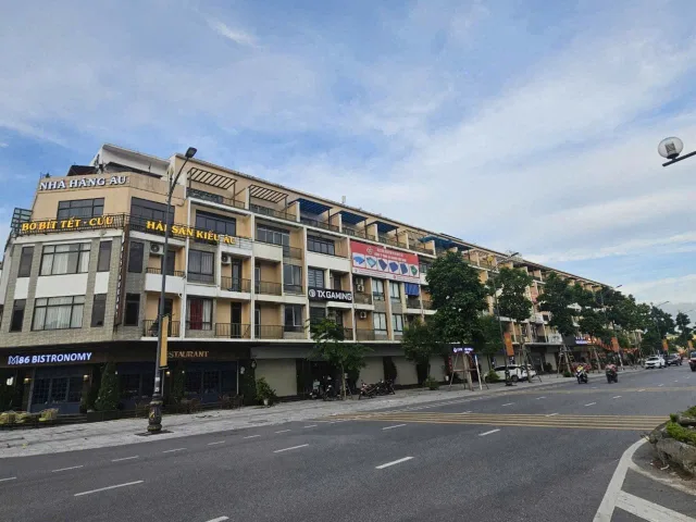 Bán căn shophouse 5.5 tầng hud-B đã hoàn thiện. Mặt đường lý anh tông. Diện tích 90m mặt tiền 5m hướng tây nam. Phường võ cường tỉnh bắc ninh