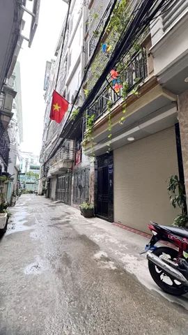 Duy Tân hơn 12 tỷ 70 m zá đất tặng nhà 3 tầng 5pn ô tô qua nhà.