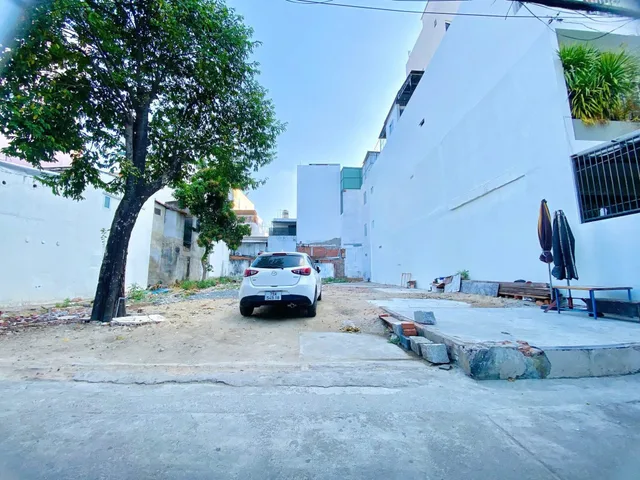 Đất mặt tiền đường Đô Lương, phường Phước Tiến, thành phố Nha Trang 
• Diện tích 398,7m2 chiều ngang mặt tiền 14,73m. Sau quy hoạch giao thông còn 332m2
• Đường rộng 4m quy hoạch 13m
• Hướng Tây Nam
• Pháp lý sổ hồng