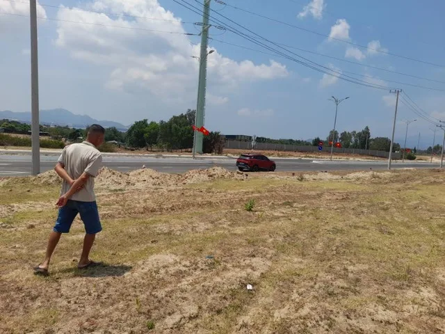 Bán đất 260m² có sẵn 200m² thổ cư ngang 15m giá 8.7 tỷ tại Xã Cam Lâm