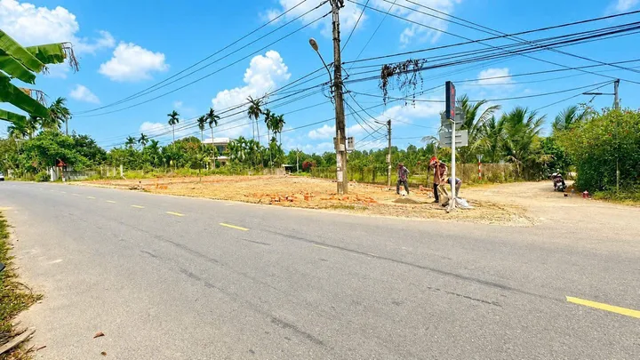 Bán nhanh lô góc 3 mặt tiền QL14G giá chỉ 1 tỷ 6xxtr