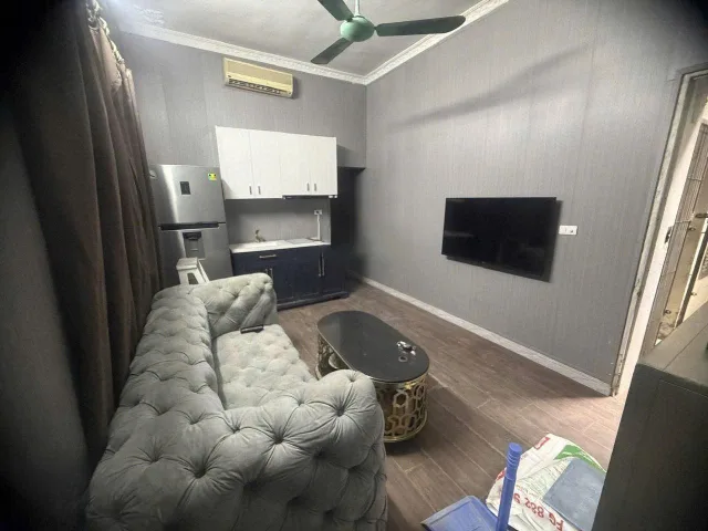 Cho thuê nhà ngõ Hòa Bình, Khâm Thiên (Ngay đầu ngõ nông xe 3 gác vào được).
Diện tích 28m² x 3 tầng + Nửa tum phơi đồ.