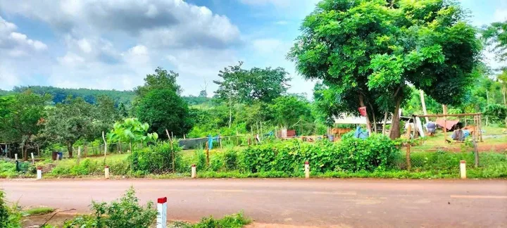 26m Nhựa liên xã đông đúc tại Tân Tiến, Tp Đồng Nai. Dt 500m2, phủ hồng. Chủ kẹt bán 650tr (tính ra chỉ 25tr/m ngang). Rẻ so với xung quanh. Lh 0987117454