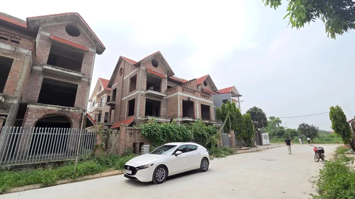 📣📣📣Biệt thự song lập Khu đô thị Quang Minh 180m2, đã bao gồm xây dựng. Giá 12,x tỷ bao gồm thu.ế phí chuyển nhượng.

Hàng xóm Vin Bắc Hồng 385 hecta
#bietthuquangminh #khudothiquangminh #bietthusonglap