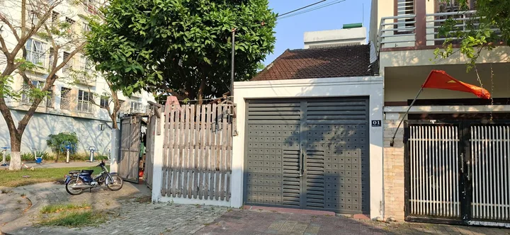 Lô Góc Kẹp Công Viên, Gần Bờ Sông Đường Thăng Long