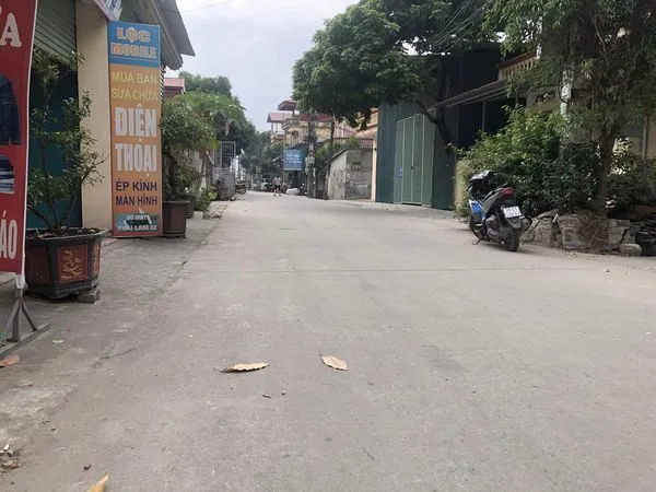 Cần bán lô đất cực đẹp, 52m Thôn cầu, Lạc Đạo, đường thông, ô tô vào, lh 0835459289