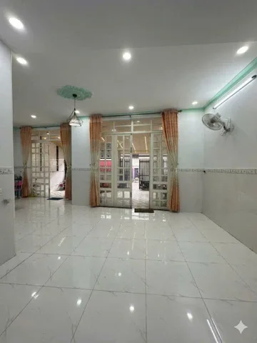 🏡 Hãy khám phá ngay căn nhà siêu phẩm ngang lớn 7m2- sát vách khu Tên Lửa .✨Tỉnh Lộ 10 - Bình Trị Đông B - Bình Tân. Phù hợp cho gia đình đông thành viên hoặc khách thích không gian thiết kế kiểu biệt thự mini.
