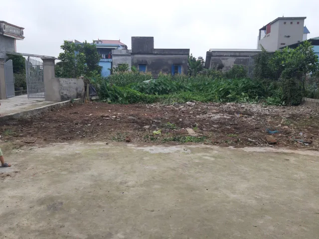 Gần chợ, trường học