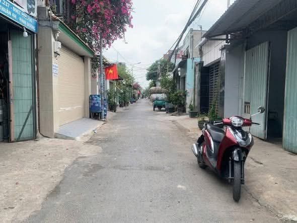 Nhà câp 4.có hoàn công đường thông