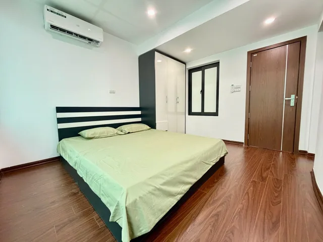 Bán căn hộ tập thể đường Nguyễn Chí Thanh, Đống Đa, ngõ ô tô tránh, 3 ngủ 2vs, nhà đẹp ở luôn