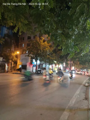 Cho thuê gấp giá rẻ căn hộ mặt phố Yên Phụ 120m, tầng 7, mặt tiền 6m, 20 tr/th Tây Hồ.