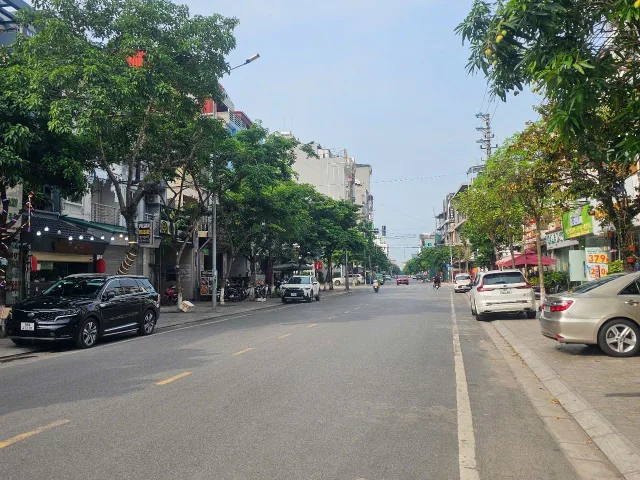 Bán nhà 4 tầng dãy N8 khu hud-A mặt đường ngọc hân công chúa. Diện tích 89m mặt tiền 5.2m hướng đông nam. Ở kết hợp kinh doanh tốt. Phường võ cường tỉnh bắc ninh