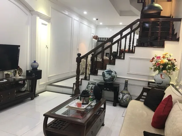 Bán Nhà phố Thái Hà 60m, OTO tránh trước nhà, 14,9 Tỷ
