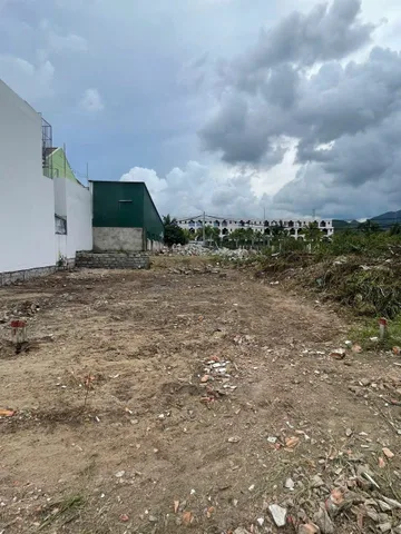 đất Vĩnh Châu- Vĩnh Hiệp sát KĐT Mỹ Gia gói 6 đường hiện trạng rộng 10m 
- Khu dân cư. Gần sông mát mẽ
- Xin đc GPXD
- Diện tích: 85m ngang 5m full ONT
- Giá bán: 2ty800 bớt lộc
https://maps.app.goo.gl/ZAWwyX6inHhbamCTA?g_st=ic