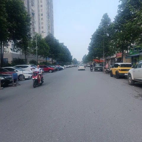 Bán đất khu phân lô Kim Giang đường 16m nhựa cả vỉa hè, 70m² MT 5m giá hơn 20 tỷ.