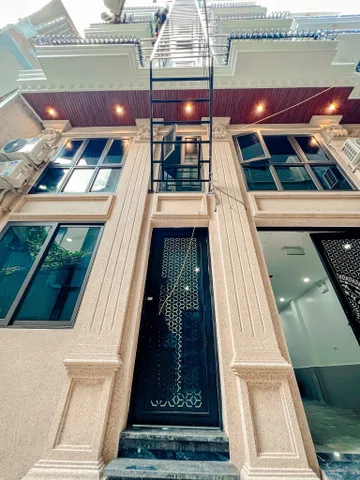 BÁN NHÀ ĐƯỜNG NGUYỄN CHÍNH. 100M2 - 7 TẦNG. THANG MÁY. 21 PHÒNG KHÉP KÍN.