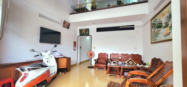 Bán nhà phường Nam Nha Trang, cách biển chỉ 3p di chuyển ... Giá 3ty1 nhà đã hoàn công... 
   • Diện tích : 71,8m2  .Dtsd : 107m2