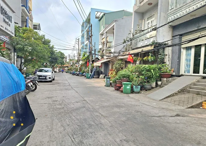 nhà 4 tầng (hơn 4 tỷ) Hương lộ 2, chủ gấp, giảm giá tốt