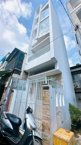 Bán nhanh nhà 41m2 xây 6 tầng đường Nguyễn Khoái, Q4. Gần THCS Nguyễn Huệ. Hẻm 6m. Sổ riêng