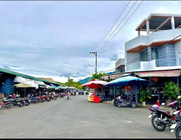 🔥 HOT HOT – ĐÔNG PHÚ QUẾ SƠN 🔥
Ngay trung tâm chợ mới – vị trí cực đẹp để ở và kinh doanh

🏡 ĐẤT NỀN SỔ HỒNG THƠM PHỨC