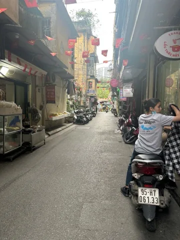 Bán nhà phố Thái Thịnh, 42m OTO tránh, sát chợ, kinh doanh ngày đêm, 13,8 Tỷ