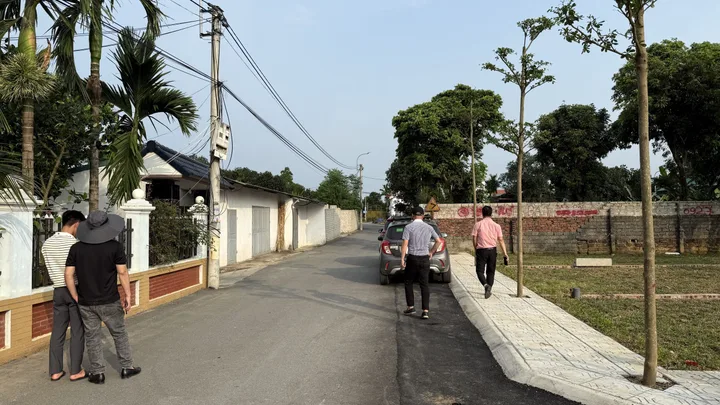 GIÁ SIÊU RẺ NHỈNH 2 TỶ SỞ HỮU NGAY LÔ ĐẤT HÀNG F0 100m2 FULL THỔ CƯ. ĐỐI DIỆN SÂN BÓNG TRẠI LÁNG.