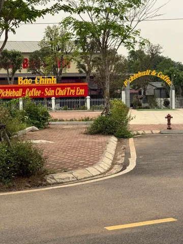 TRƯỜNG CĐ CHẤT LƯỢNG CAO NHỈNH 3 TỶ LÔ ĐẤT TRỤC CHÍNH LÀN 2  QL21 HOÀ LẠC SÁT ĐẤT ĐẤU GIÁ