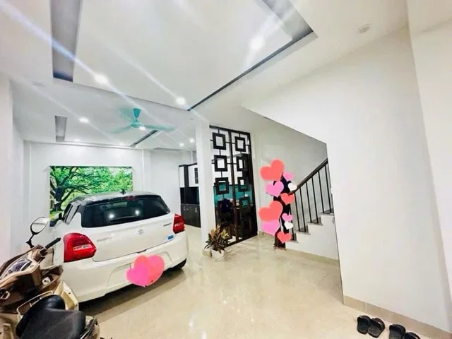 LÔ GÓC- Ô TÔ NGỦ TRONG NHÀ- GẦN PHỐ- GẦN HỒ TÂY- 2 THOÁNG- SỔ NỞ HẬU- XUÂN LA