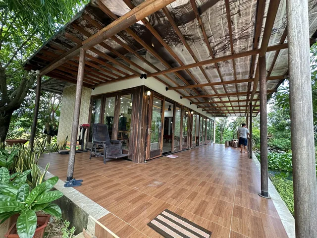 Cần bán Nhà Vườn 2 Mặt Tiền Suối Hiệp - Diên Khánh
Phù hợp Không Gian Nghĩ Dưỡng
 - Diện tích: 1.042 m2 ngang 48m (có 745.2 m2 thổ)
- Nhà cấp 4 gồm: 1PN- 2WC-1PK, đầy đủ tiện nghi (bếp, tủ lạnh. Máy lạnh…)
- Pháp lý: sổ hồng
-  Phía trước là sân vườn
