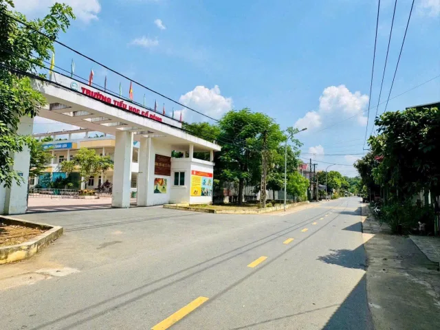 Nhỉnh 3 tỷ sở hữu 100m hàng F0 full thổ cư, đối diện sân bóng Trại Láng.View Tomodachi Làng Mít