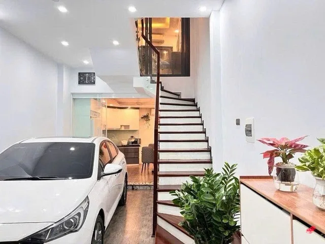 Nhà đẹp dân xây Việt Hưng, Long Biên, 50m²  5 Tầng - Gara Ô tô, Tặng nội thất nhập khẩu