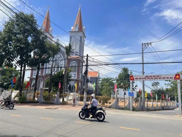 Bán đất tặng căn nhà cấp 4 kiên cố Hiệp Thành cũ (phường Phú Lợi-TP.HCM) đường oto,thổ cư 100% sau giáo xứ Chánh Thiện giá êm