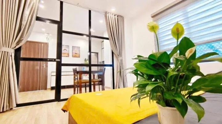 Bán Nhà Đường Cầu Giấy. 8 Tầng Thang Máy. Ô Tô. DT 58m2. MT 8m. Giá 20.1 Tỷ.