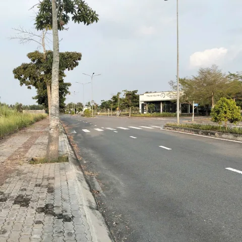 Nền thổ cư trục chính Lago Centro, 152m2 (5x30) Lương Bình, Bến Lức, Long An, giá đầu tư 2.6 tỷ TLCC
