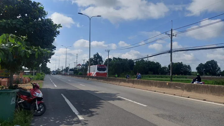 BÁN ĐẤT THỔ CƯ MẶT TIỀN QUỐC LỘ 22, THUẬN TIỆN XD NHÀ XƯỞNG KHO BÃI