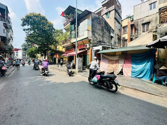 Bán nhà Mặt phố Nguyễn Thiện Thuật 76/90m² có sẵn 76m² thổ cư ngang 6.3m giá 32.2 tỷ tại Phường Hoàn Kiếm (MUA/BÁN BĐS nhắn tin Zalo 0862299066)