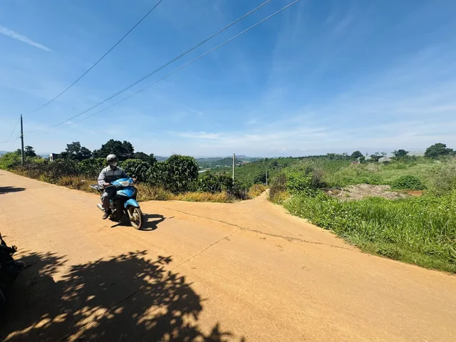 800 Triệu hơn 1139m2 ở xã Mê Linh chỉ 28km tới chợ Đà Lạt. View Đẹp. Sẵn sổ riêng. Ngang mặt tiền đến 17m