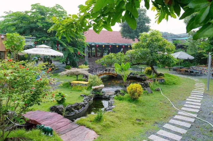 Mặt Bằng 1500m2 gần 30/4 , trường Võ Minh Đức. sẵn nhà gỗ , hồ cá ,cây