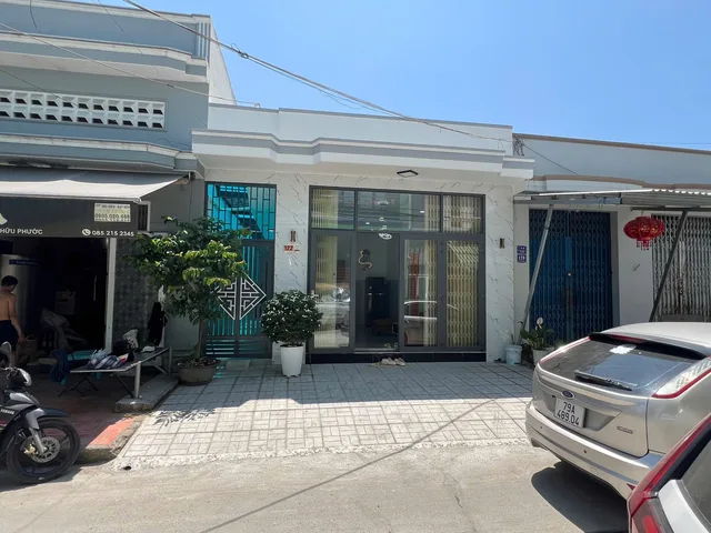 😍 NHÀ MẶT TIỀN LƯU HỮU PHƯỚC - PHƯỜNG NAM NHA TRANG (HÒN RỚ 1) - PHƯỚC ĐỒNG

• Số  nhà 122 Lưu Hữu Phước, đường rộng 10m, hai ô tô tránh nhau thoải mái, thông các hướng.

• Chuẩn Sổ Hoàn Công Nhà 90m2 (ngang 6m cực đẹp)..
• Tiện ích xung quanh đầy đủ