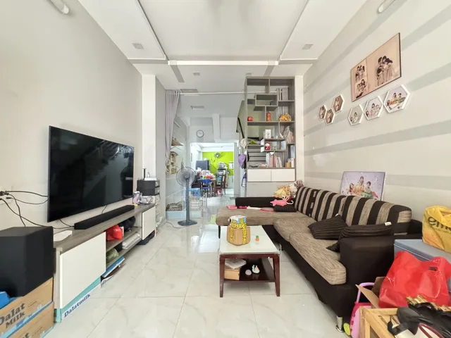 Bán nhà 3 lầu hẻm ô tô, 50m2 4PN-4WC phù hợp để ở và làm CHDV