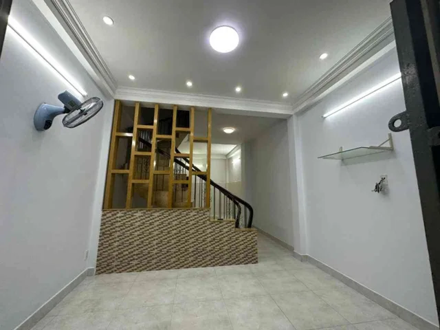 Nhà bán nguyễn kiệm, gần sân bay 3 tầng sổ hồng riêng